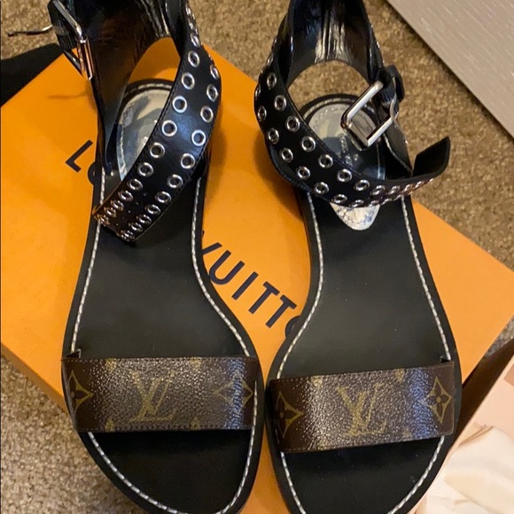 Louis Vuitton Sandals - Picture 2 of 4